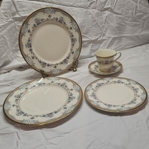 Vintage 1975 Royal Doulton Minton Avonlea Fine Bone China. 5 PC TOTAL
